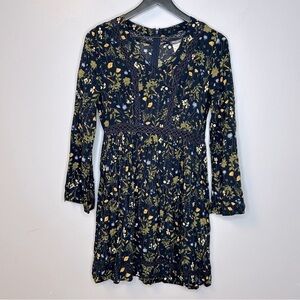 Earthbound Floral V-Neck‎ Long Sleeve Crochet Dress Size M